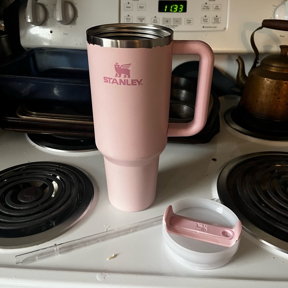 Hi this a a 40oz pink Stanley.